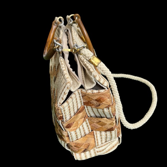 Vintage bag woven natural fiber top wooden handle with crossbody strap - Picture 6 of 9
